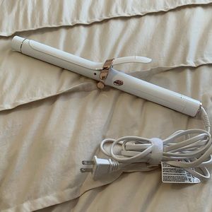 T3 curling iron 1”